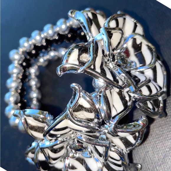 Vintage Black & White Zebra Print Multi Strand Silver Flower Stretch Bracelet 6” - Picture 7 of 12